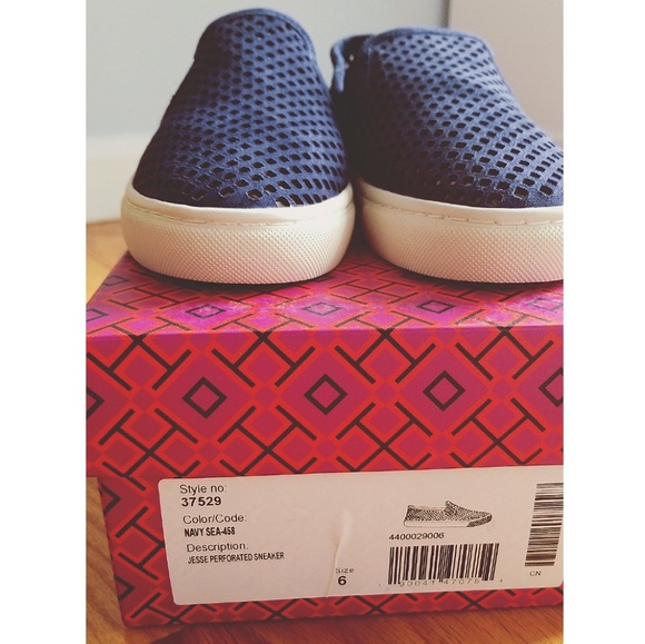 Perforated Slip on sneaker - Picture 7 of 8